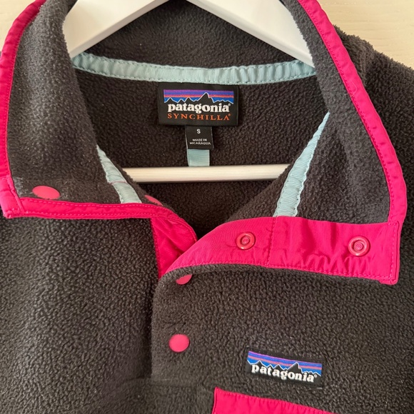 Patagonia Synchilla Snap-T Fleece Pullover – Black & Hot Pink Trim - Picture 3 of 7